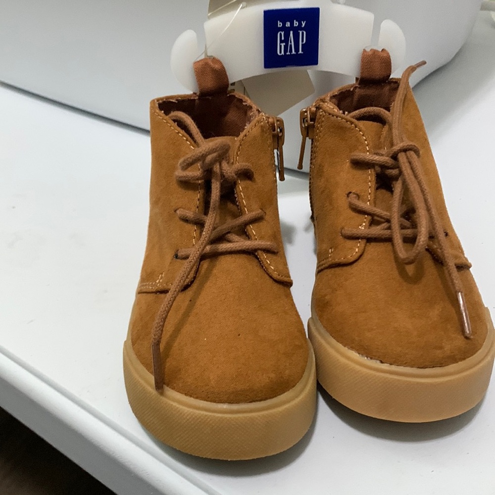 New Sz 7 baby gap boots